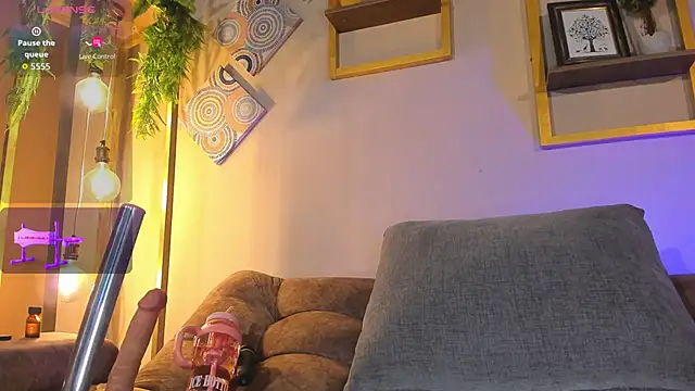 Snapshot of RACHELRUIZ chatting on 10.18.25 RACHELRUIZ online show from 10.18.25