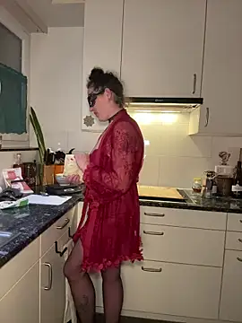 Snapshot of Nadja_Noir chatting on 11.26.25 Nadja Noir online show from 11.26.25