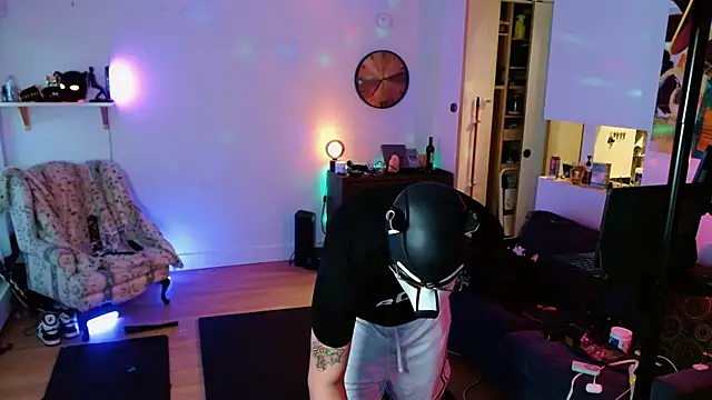 Snapshot of puptank chatting on 09.12.25 puptank online show from 09.12.25