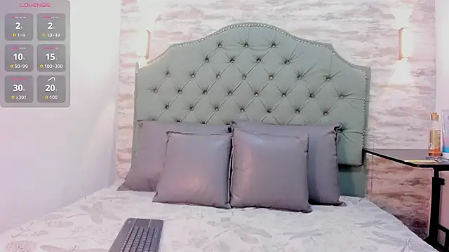 Mistt Mia online show from 09.14.25