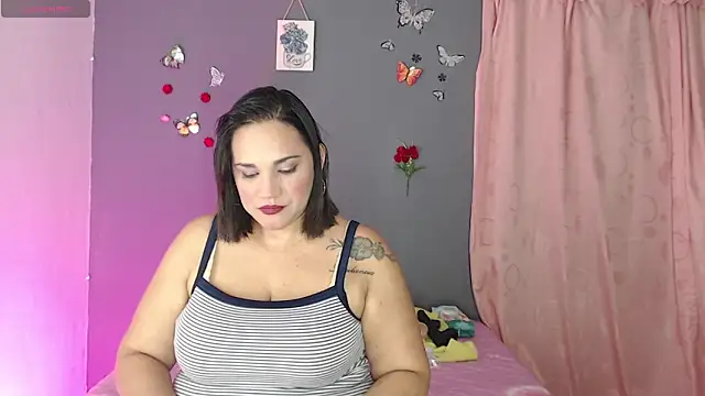 Snapshot of ROOSEQUEEN chatting on 11.06.25 ROOSEQUEEN online show from 11.06.25