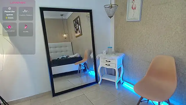 Snapshot of Miladiosa chatting on 10.24.25 Miladiosa online show from 10.24.25