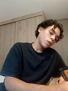 Snapshot of FunJade chatting on 11.13.25 FunJade online show from 11.13.25