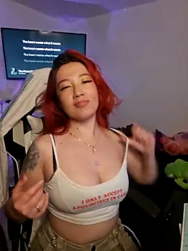 Snapshot of lunnaa_ chatting on 10.02.25 lunnaa online show from 10.02.25