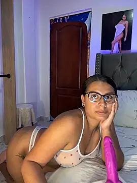 Snapshot of ema_zoe chatting on 11.28.25 ema zoe online show from 11.28.25