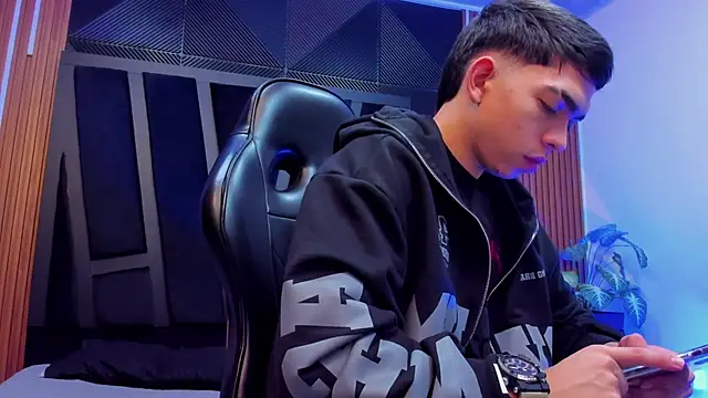 Eryonbradley online show from 10.03.25