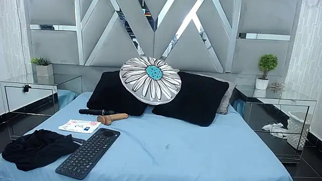 MonzerratBoyer online show from 01.11.26