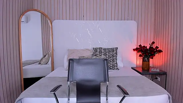 Snapshot of EmelyParker chatting on 02.24.26 EmelyParker online show from 02.24.26