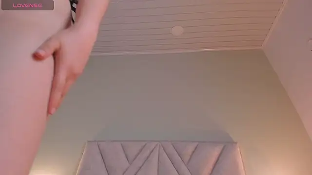 Snapshot of victoria_becker_ chatting on 02.14.26 victoria becker online show from 02.14.26