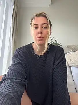 Snapshot of louiseberkeley chatting on 05.12.26 louiseberkeley online show from 05.12.26