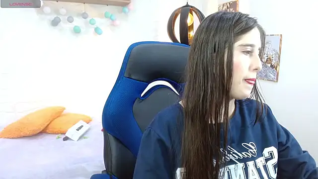 Snapshot of karlarousex chatting on 10.15.25 karlarousex online show from 10.15.25