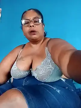 Snapshot of mileesha chatting on 03.14.25 mileesha online show from 03.14.25