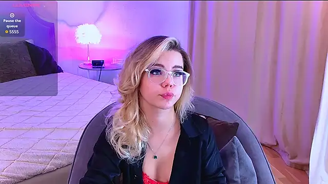 Snapshot of PrincessSlay chatting on 09.29.25 PrincessSlay online show from 09.29.25