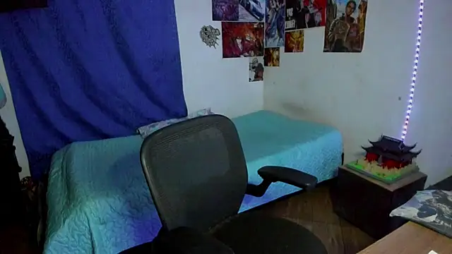 Snapshot of golden_ryyan chatting on 04.30.26 golden ryyan online show from 04.30.26