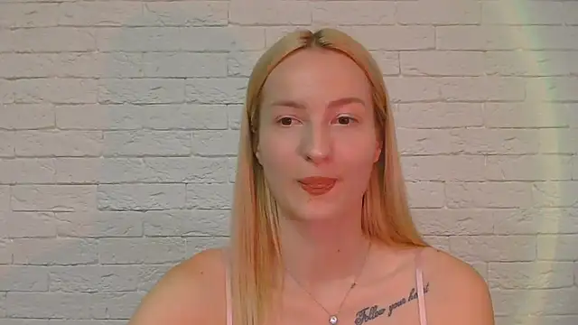 Snapshot of Alice_Sweet_01 chatting on 06.17.26 Alice Sweet 01 online show from 06.17.26