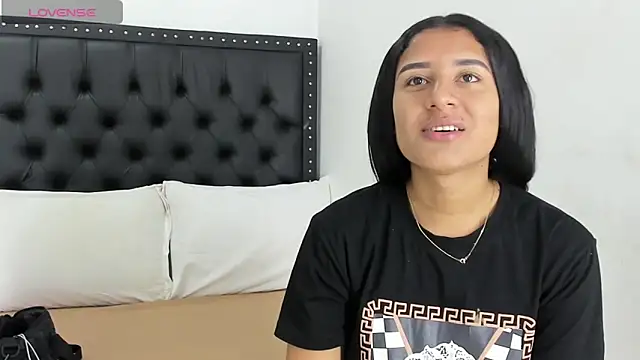 Snapshot of ScarlettVell chatting on 09.09.25 ScarlettVell online show from 09.09.25