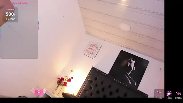 Snapshot of ScarlettVell chatting on 11.15.25 ScarlettVell online show from 11.15.25