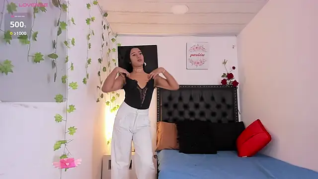 Snapshot of ScarlettVell chatting on 11.28.25 ScarlettVell online show from 11.28.25