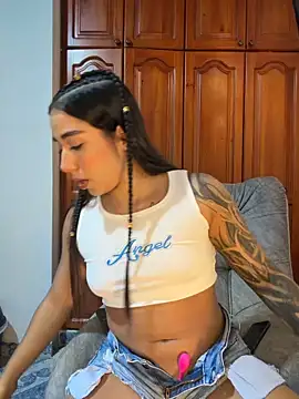 KaditaNavarro online show from 04.21.26