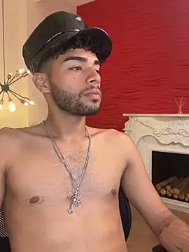 Snapshot of RaphaelDufort chatting on 10.31.25 RaphaelDufort online show from 10.31.25