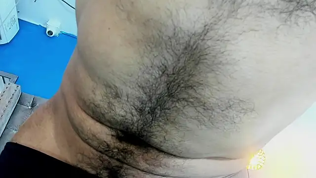 Snapshot of latinhotmuscle chatting on 10.18.25 latinhotmuscle online show from 10.18.25