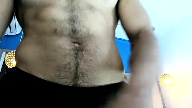 Snapshot of latinhotmuscle chatting on 11.15.25 latinhotmuscle online show from 11.15.25