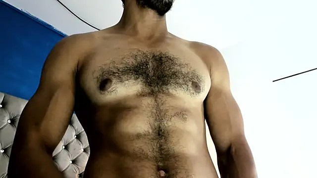 Snapshot of latinhotmuscle chatting on 11.23.25 latinhotmuscle online show from 11.23.25