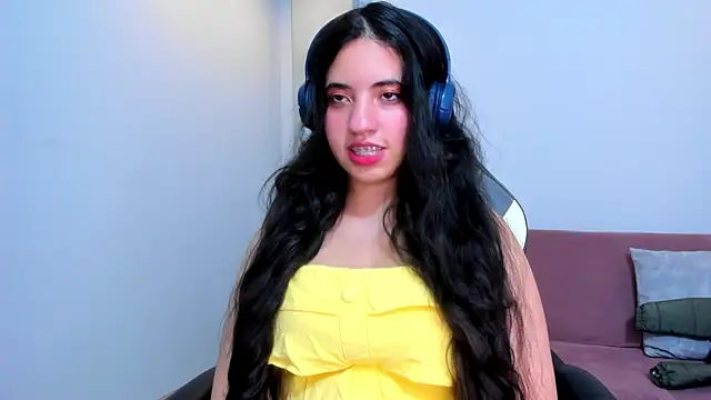 Snapshot of Nicol_Chang chatting on 11.14.25 Nicol Chang online show from 11.14.25