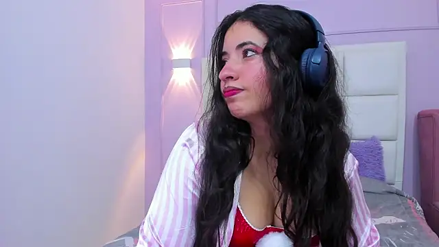 Snapshot of Nicol_Chang chatting on 12.02.25 Nicol Chang online show from 12.02.25