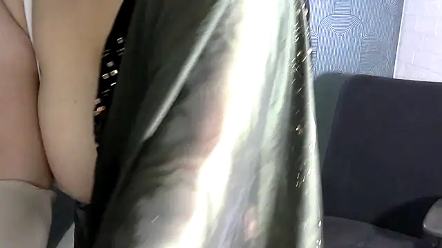 Snapshot of sexy_indianboobs chatting on 12.15.24 sexy indianboobs online show from 12.15.24