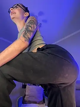 Snapshot of bigJuicyPussy chatting on 10.03.25 bigJuicyPussy online show from 10.03.25