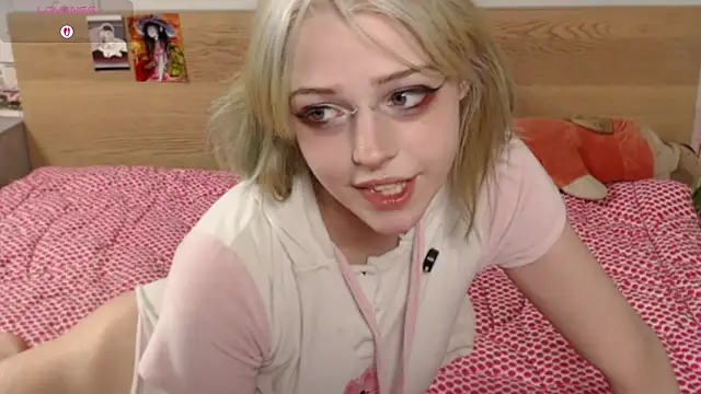 Snapshot of triplebakaaa chatting on 11.22.25 triplebakaaa online show from 11.22.25