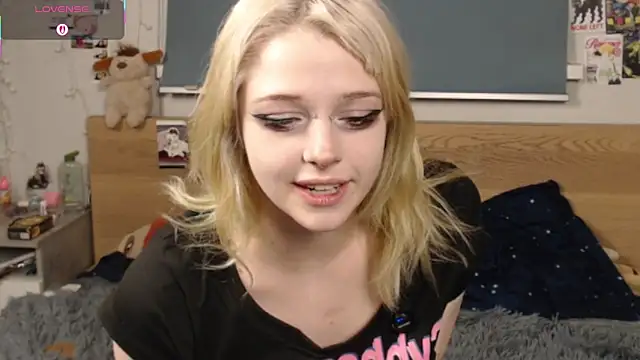 Snapshot of triplebakaaa chatting on 12.04.25 triplebakaaa online show from 12.04.25