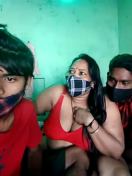 LoveOnStream online show from 10.15.25