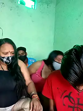 LoveOnStream online show from 11.04.25