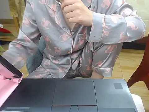 Snapshot of Lamoon_2k chatting on 10.31.25 Lamoon 2k online show from 10.31.25