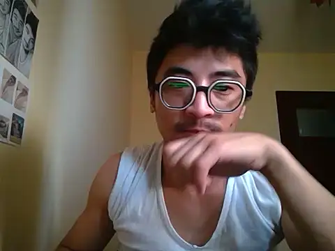 Snapshot of Lokomo32 chatting on 05.09.26 Lokomo32 online show from 05.09.26