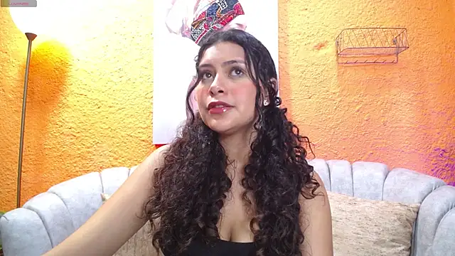 CurlyDani online show from 10.22.25