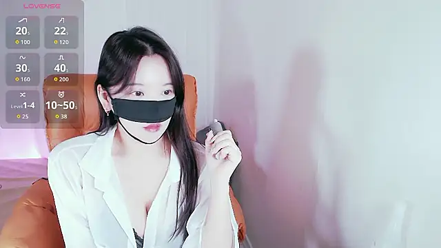 Snapshot of ai_bin chatting on 10.26.25 ai bin online show from 10.26.25