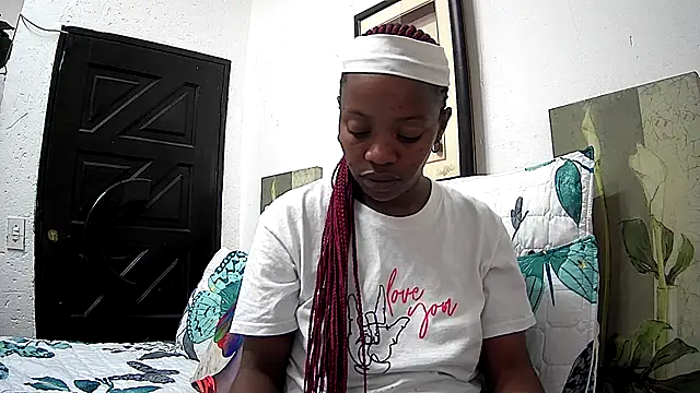 Snapshot of CandyNaynay chatting on 10.30.25 CandyNaynay online show from 10.30.25