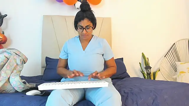 Snapshot of _Miaa_khalifa_ chatting on 10.14.25 Miaa khalifa online show from 10.14.25