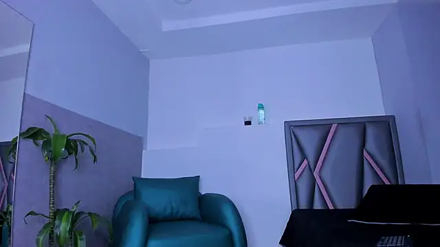 Snapshot of aurora_tziu chatting on 09.18.25 aurora tziu online show from 09.18.25