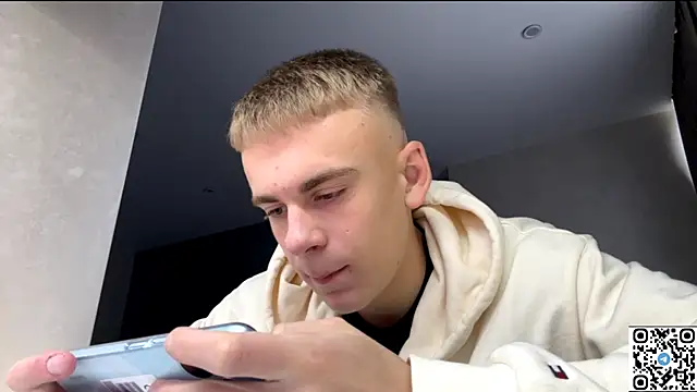 Snapshot of echowraith chatting on 10.12.25 echowraith online show from 10.12.25