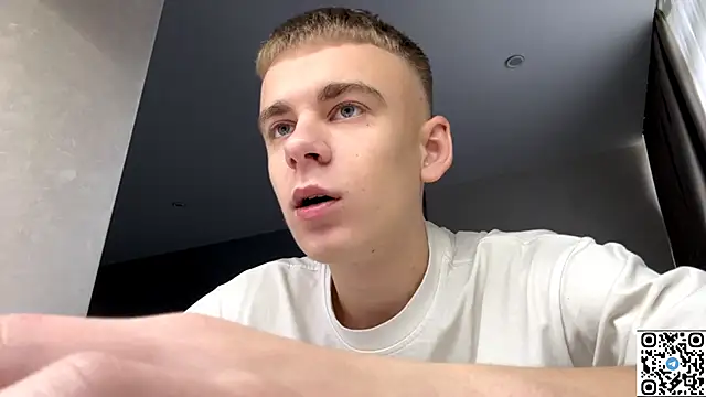 Snapshot of echowraith chatting on 10.18.25 echowraith online show from 10.18.25