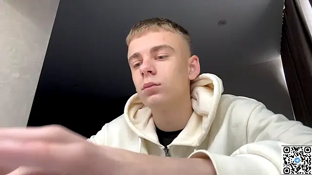 Snapshot of echowraith chatting on 10.29.25 echowraith online show from 10.29.25