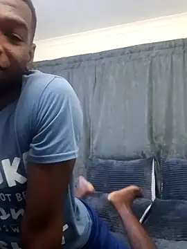 Snapshot of TmanZim2025 chatting on 11.04.25 TmanZim2025 online show from 11.04.25