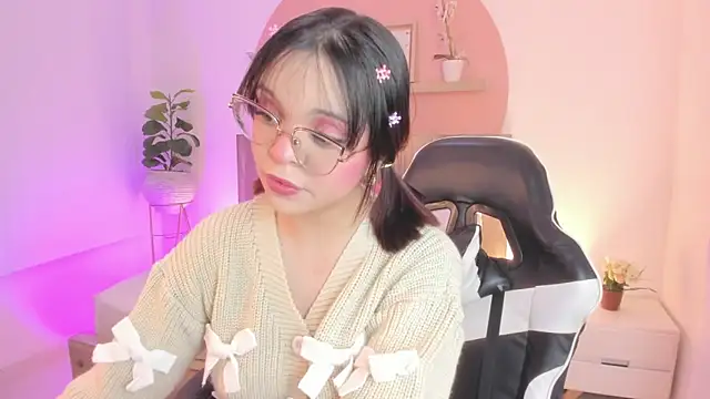Snapshot of Clara_Luu chatting on 06.07.26 Clara Luu online show from 06.07.26