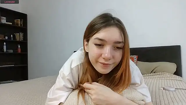 Snapshot of RedheadMisty chatting on 10.06.25 RedheadMisty online show from 10.06.25