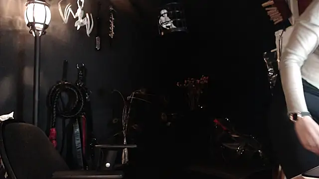 Snapshot of SabaTheCourtesan chatting on 10.28.25 SabaTheCourtesan online show from 10.28.25