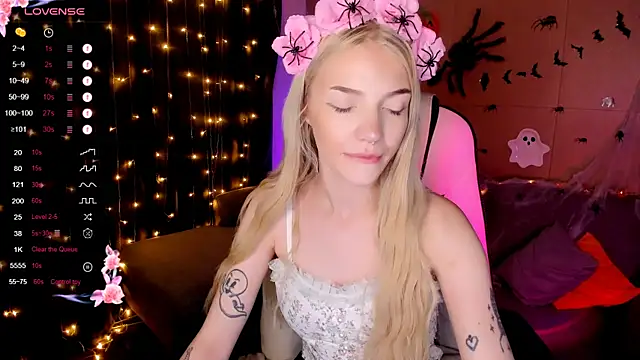 AnyaTaylor  online show from 10.31.25